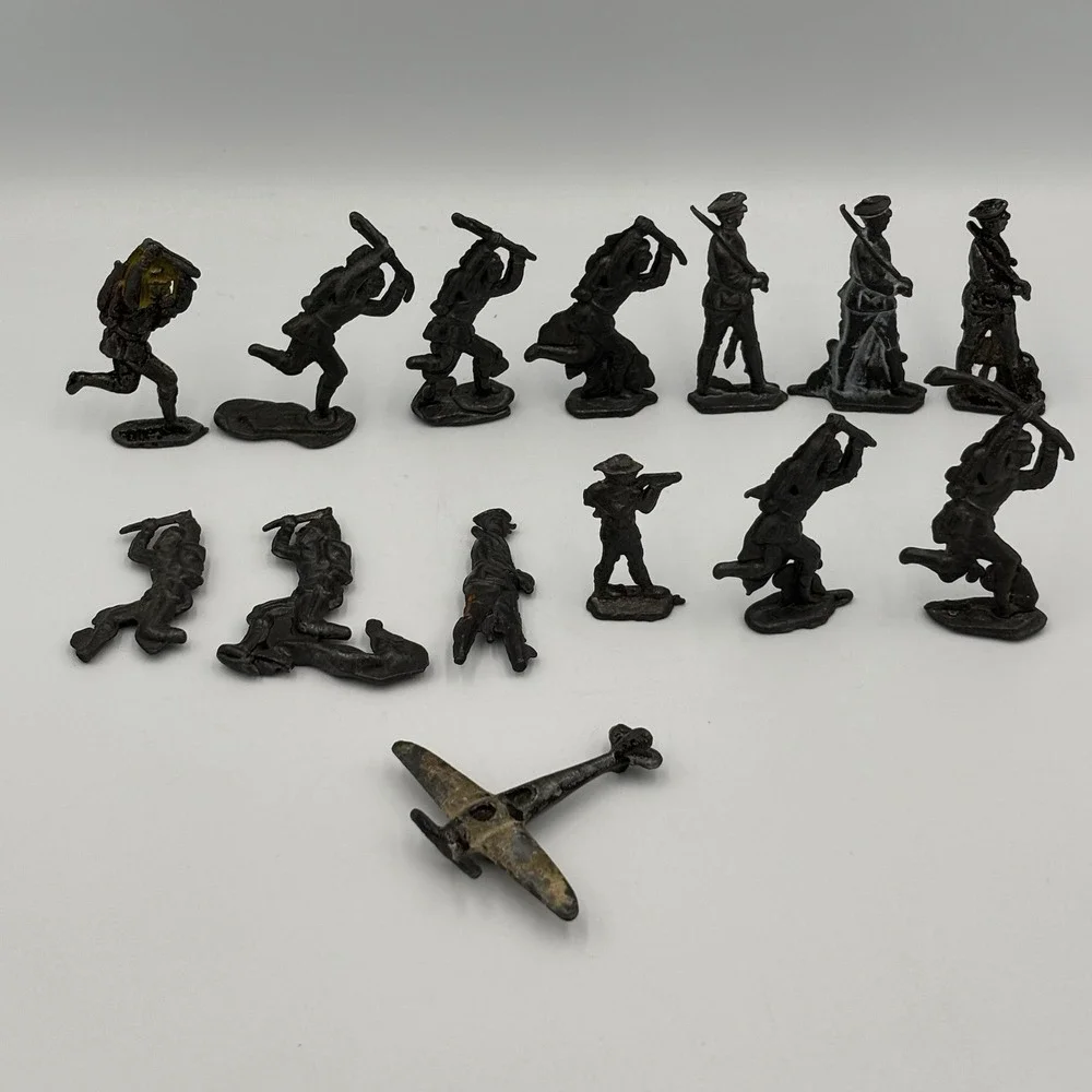 VINTAGE LEAD SOLDIERS MILITARY ARMY MEN WW2 Lot Of‎ 13 And A Plane